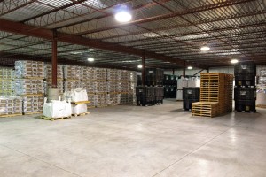 Totes, bags and bulk boxes in warehouse